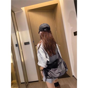 超輕休閑大容量托特包防水布夏新款休閑港風輕便百搭多口袋斜挎包