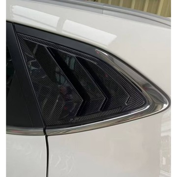 ~歐力斯~現代 HYUNDAI 16-21年 Tucson 後三角窗 後三角窗飾板 三角窗 後窗飾板 碳纖維紋 烤漆黑