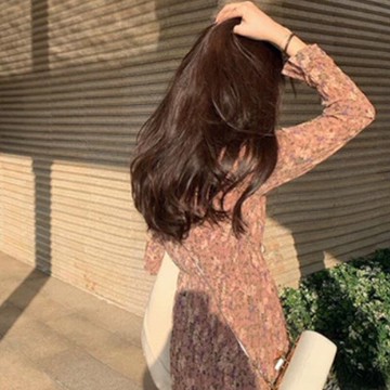 早春新款復古法式初戀桔梗收腰碎花裙2022年輕熟風V領連衣裙仙夏