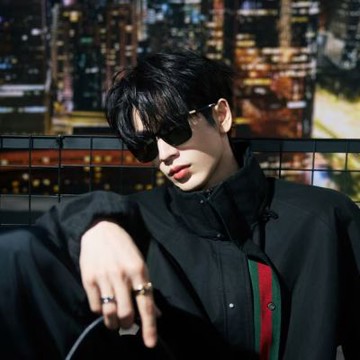 【GUCCI 古馳】張凌赫同款 方形膠框太陽眼鏡(GG2080SK-001)