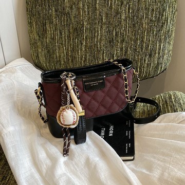 免運🔮菱格高級鏈條小包包女時尚秋冬季新款百搭流浪水桶斜挎包單肩斜背包 通勤包 肩背包 側背包 休閒包 小包包 休閒包