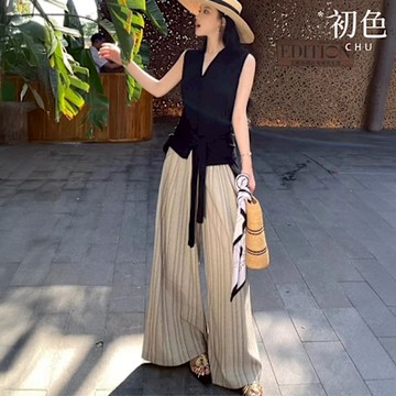 初色 韓系小香風純色V領無袖襯衫上衣女上衣+條紋休閒褲闊腿褲寬褲長褲套裝-黑衣條紋褲-12302(M-XL可選)