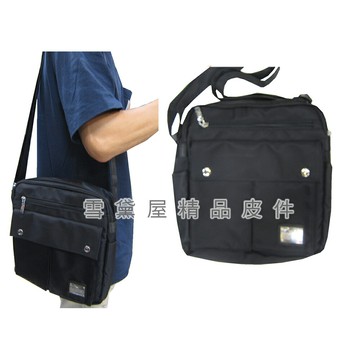 ~雪黛屋~Cougar 肩側包中容量二層主袋口可8寸平板進口水尼龍布材質肩背斜側外出休閒隨身物品NCG7122