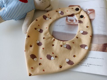 【5日內出貨】小刺蝟 彌月禮物 圍兜 嬰兒圍兜 口水巾 心型圍