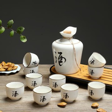日式酒具套裝陶瓷酒壺一斤半斤三兩裝酒館清酒壺烈酒杯白酒分酒器