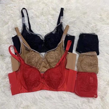 Momo家燙鉆水晶杯薄內衣軟圈大胸顯小文胸上托調整型收副乳防下垂