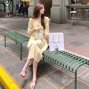 2022新款女神范碎花冷淡風法式復古輕熟赫本氣質高級感女裝連衣裙