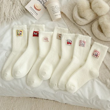 奶白色襪子女冬天澳絨加厚保暖中筒襪日系可愛貓咪布標花邊睡眠襪