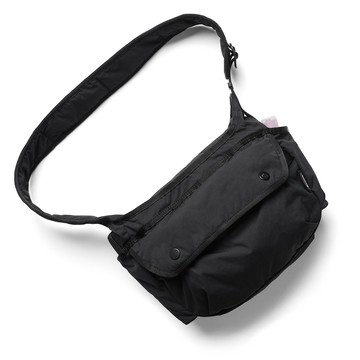 Bellroy Cinch Sling 日常輕盈側背包 斜背包 外出包 禮物 送禮 推薦(黑色)