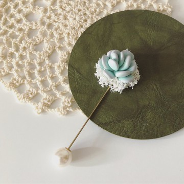 接單製作款。月美人。仿真黏土多肉植物胸針系列_別針 珍珠球塞