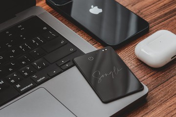 超薄卡片定位器Airtag禮盒|磁吸充電|客製化鐫刻|附質感行李吊牌