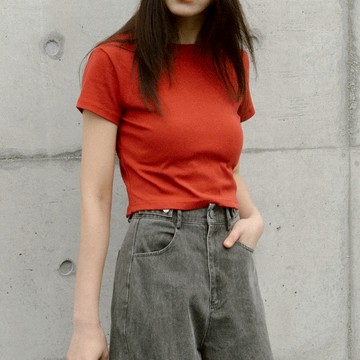 QUEENSHOP_ S 女裝 短袖 簡約素面圓領純棉短版短袖上衣六色售S/M 現+預 【01190170】