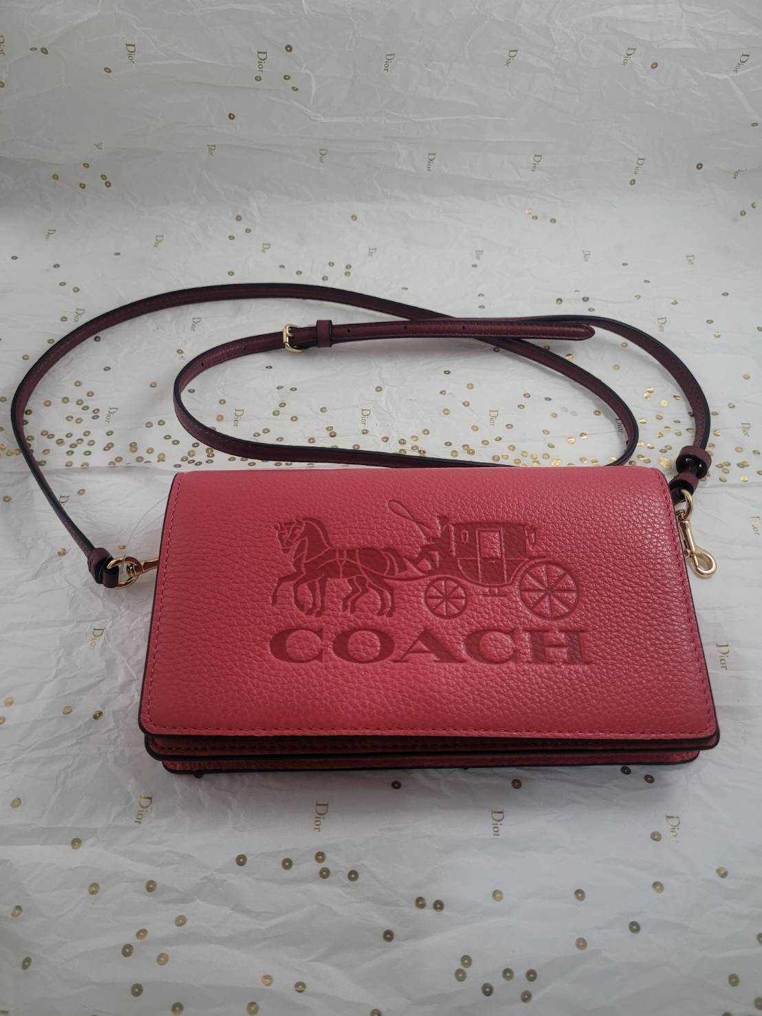 COACH ANNA馬車壓印荔枝紋皮革WOC斜背包(復古桃粉)