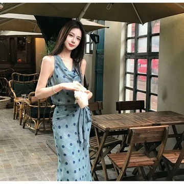 法式V領上衣女 波點無袖雪紡上衣 垂感顯瘦半裙套裝女 藍色裙子 藍色背心女 長版上衣 氣質長裙 收腰a字裙 度假穿搭