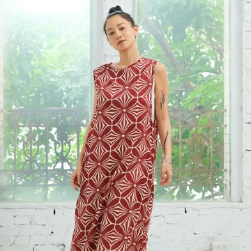 OMAKE 圓領後抓皺雙層洋裝 / 巴里紗 蓋染赤紅花