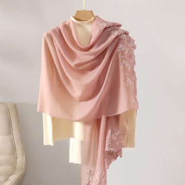 【I.Dear】100%羔羊毛花朵刺繡200支紗水溶羊毛圍巾披肩(CA528豆沙)