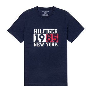 Tommy Hilfiger 熱銷印刷1985Logo圖案短袖T恤-深藍色