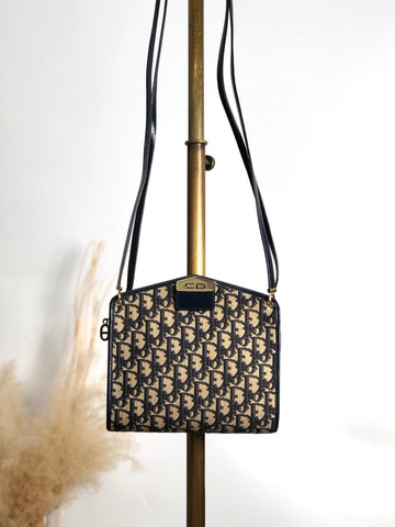 【 日本直送 名牌中古包 】Christian Dior 克裡斯汀‧迪奧 緹花斜背包 海軍藍 CD 緹花 2vvpv4