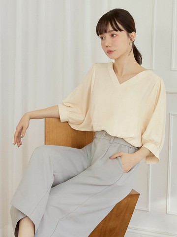 V領後蕾絲綁帶五分泡泡袖上衣