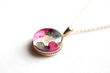 樹脂藝術 圓形墜飾・安息聖母子