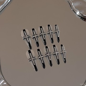 ➕最新設計款穿戴甲💅手工穿戴甲片高級感秋冬季灰色美甲長款顯白銀色鑽十字架輕奢指甲長尖穿戴甲 KWJN