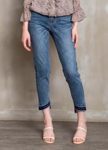 輕漾纖感斜衩口刷色窄管牛仔褲