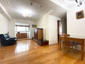 畢姊 = 中壢海華雅典3房租車｜桃園市中壢區九和二街