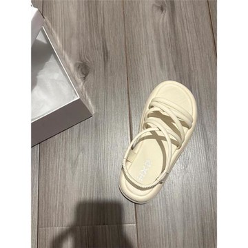 這種敲仙的涼鞋我真的無法拒絕！尊嘟好喜歡！！