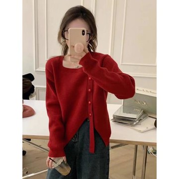 酒紅色蛇年本命年不規則針織毛衣女秋冬加厚露鎖骨設計感小眾上衣