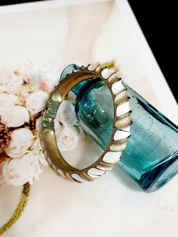 vintage jewelry Trifari 白琺瑯現代風格窄版手環