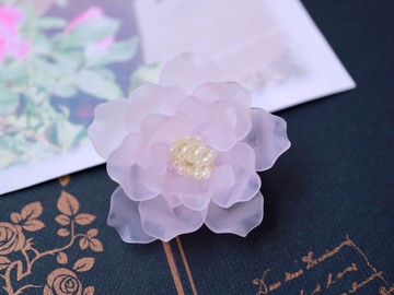 皇家貴族 淺粉色玫瑰胸針 輕量壓克力手工別針 婚禮畢業飾品