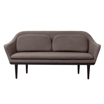 Lunar Sofa 雙人沙發（棕布面、黑橡木椅腳）