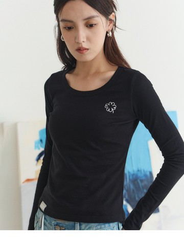 刺繡氣質小花圓領薄長T(黑色)-女
