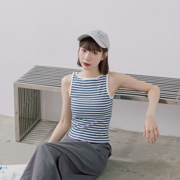 QUEENSHOP_ S 女裝 經典撞色條紋針織削肩背心 兩色售 現+預 【01098829】