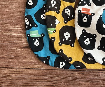 刺繡黑熊 360度旋轉 圍兜 寶寶口水巾