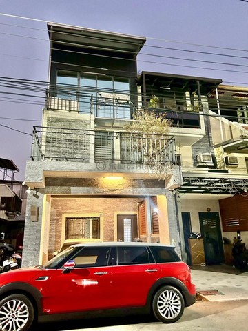 幸福優選｜樹孝商圈邊間臨路孝親別墅｜台中市太平區新吉路