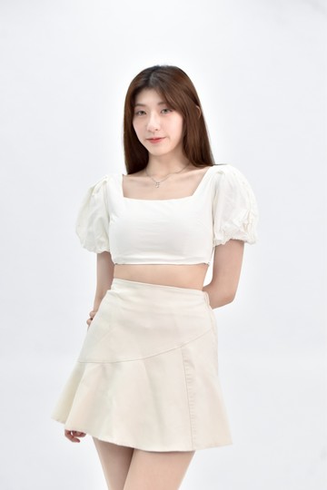 (S) lovfee 短版公主袖白色短袖上衣
