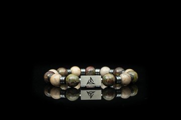 【逆鱗】 |  龍血石| 銀葉石 | 水晶手鍊