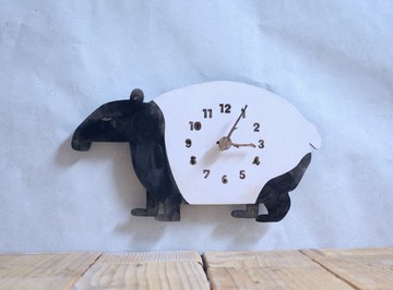 Malayan Tap Eats Nightmare Clock 木掛鐘