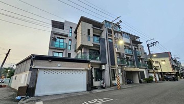 林園中厝｜輕屋齡 面寬型雙併車庫透天｜高雄市林園區林內路