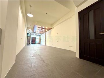 大興街電梯雙車墅，未來北外環開通 交通更便利｜台南市北區大興街