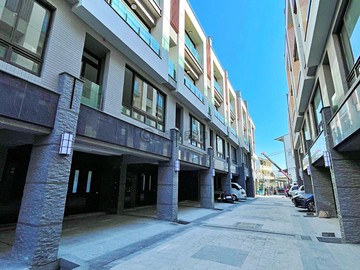 水湳經貿中央公園全新6米面寬雙車電梯別墅｜台中市西屯區同志巷