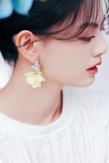 COR-DATE / 黃色花語 / 花瓣耳環