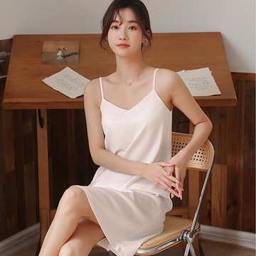 Pink Lady 柔滑絲緞 附襯墊 一件式細肩帶無袖連身衣裙夏日居家服