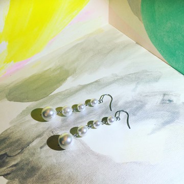 漸強/淡入的珍珠耳環白色 Fade-in White