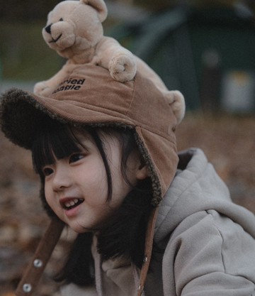 耳罩熊戴在你頭上的帽子