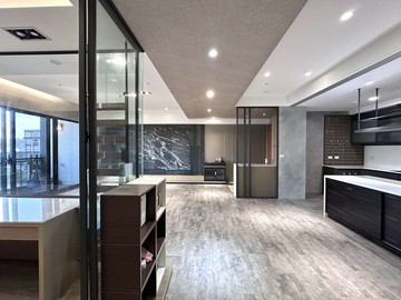 |隆大鳳凰會指標宅|邊間連號雙車.雙主臥豪邸｜高雄市鼓山區青海路