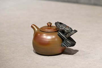 | 280cc | 柴燒造型正把壺 柴燒壺 茶壺 手作壺【臻麟陶藝】