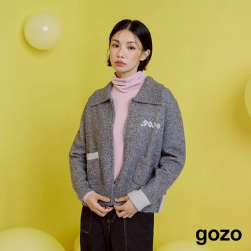 【gozo】仿浣熊毛翻領字母配色毛衣外套(灰色/卡其_F) | 女裝 襯衫領 休閒