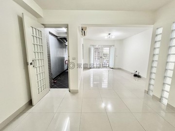 ️我是專員-亞灣輕軌流行音樂中心大室內公寓一樓｜高雄市苓雅區苓雅二路